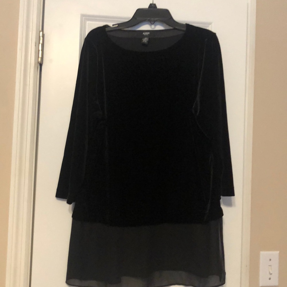 Like new Alfani petite black soft tunic. Size PL